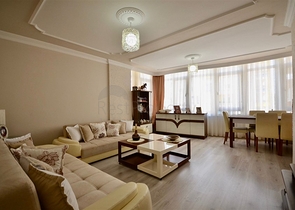 شقة فسيحة 3 + 1 مع أثاث وأجهزة في منطقة محمودلار 