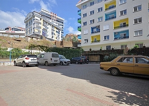 شقة فسيحة 3 + 1 مع أثاث وأجهزة في منطقة محمودلار 