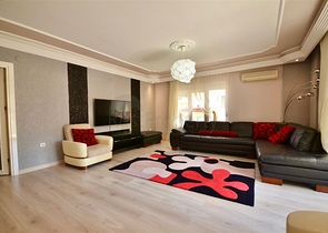 شقة فسيحة 3 + 1 مع أثاث وأجهزة في منطقة محمودلار 