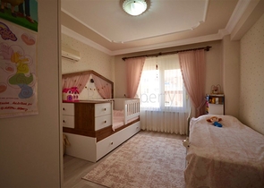 شقة فسيحة 3 + 1 مع أثاث وأجهزة في منطقة محمودلار 