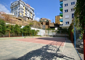 شقة فسيحة 3 + 1 مع أثاث وأجهزة في منطقة محمودلار 