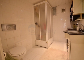 شقة فسيحة 3 + 1 مع أثاث وأجهزة في منطقة محمودلار 