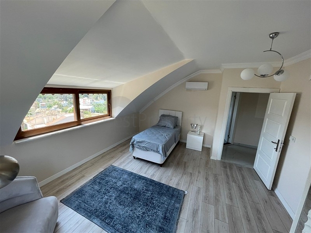 بنتهاوس من خمس غرف في أفسالار مطلة على البحر