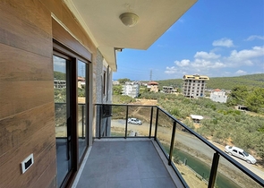 بنتهاوس من خمس غرف في أفسالار مطلة على البحر