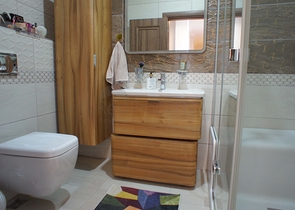 شقة من أربع غرف نوم مطلة على البحر في منطقة كيستل