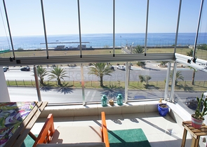 شقة من أربع غرف نوم مطلة على البحر في منطقة كيستل