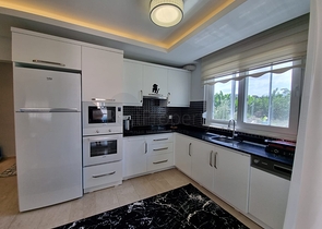 سعر منافس - شقة مؤثثة -طابق مرتفع - ضمن مجمع سكني في مهموتلار / الانيا 