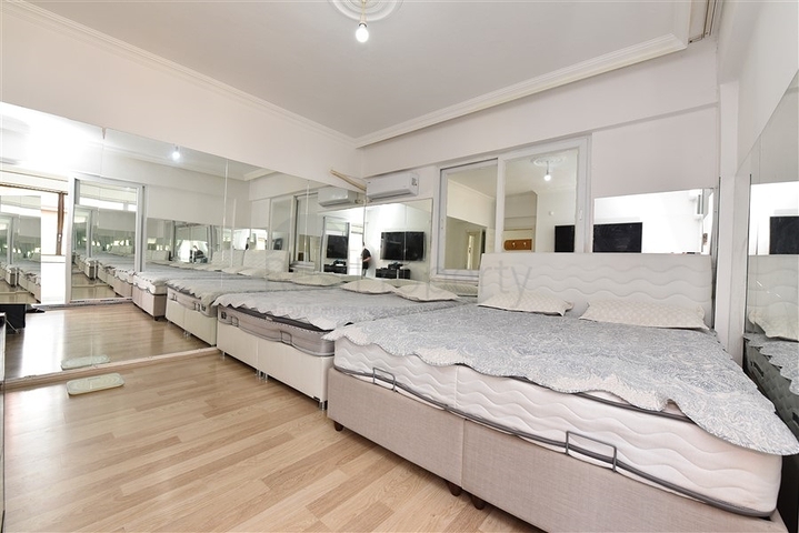 شقة من غرفتي نوم مع مطبخ منفصل في منطقة شاطئ كليوباترا