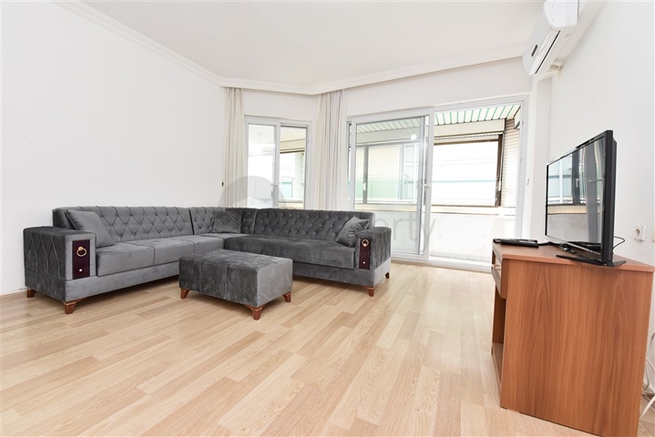 شقة من غرفتي نوم مع مطبخ منفصل في منطقة شاطئ كليوباترا