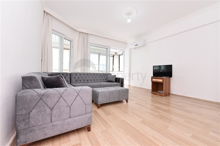 شقة من غرفتي نوم مع مطبخ منفصل في منطقة شاطئ كليوباترا