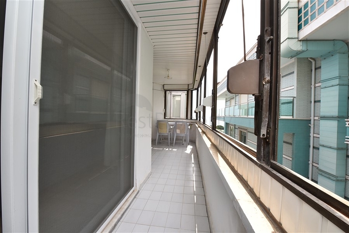 شقة من غرفتي نوم مع مطبخ منفصل في منطقة شاطئ كليوباترا