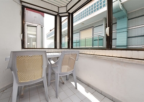 شقة من غرفتي نوم مع مطبخ منفصل في منطقة شاطئ كليوباترا