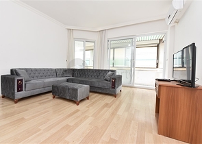 شقة من غرفتي نوم مع مطبخ منفصل في منطقة شاطئ كليوباترا