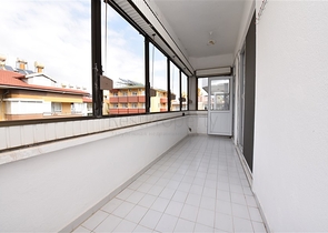 شقة من غرفتي نوم مع مطبخ منفصل في منطقة شاطئ كليوباترا