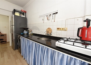 شقة من غرفتي نوم مع مطبخ منفصل في منطقة شاطئ كليوباترا