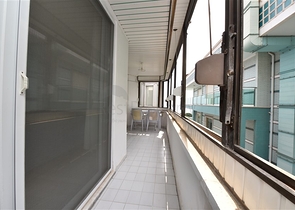 شقة من غرفتي نوم مع مطبخ منفصل في منطقة شاطئ كليوباترا