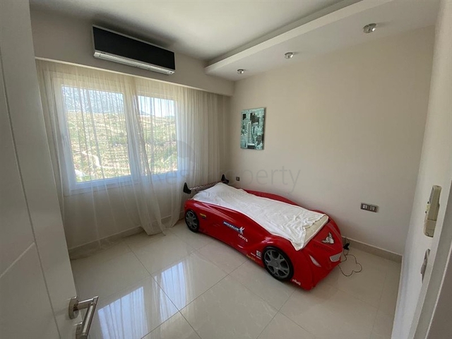 شقق من أربع غرف في محمودلار