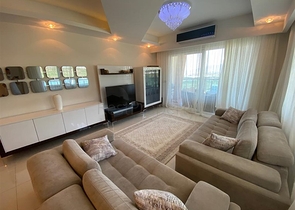 شقق من أربع غرف في محمودلار