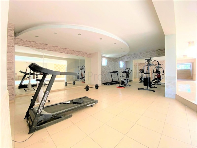 شقة فسيحة على مسافة قريبة من البحر في منطقة مريحة في كيستيل