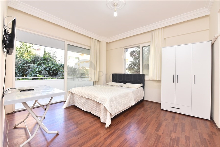 شقة 2+1 في وسط ألانيا ، على بعد 50 مترا من البحر للحصول على الجنسية التركية