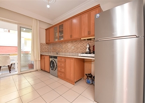 شقة 2+1 في وسط ألانيا ، على بعد 50 مترا من البحر للحصول على الجنسية التركية