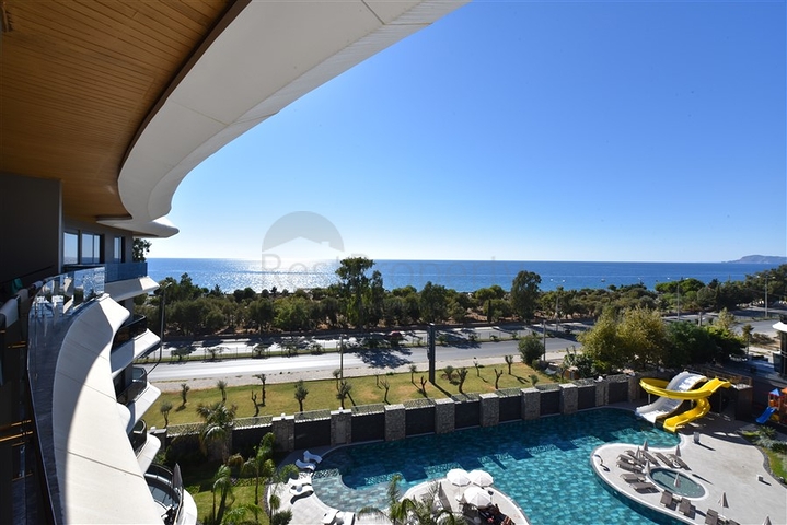 شقة 1+1 مطلة على البحر في مجمع جديد