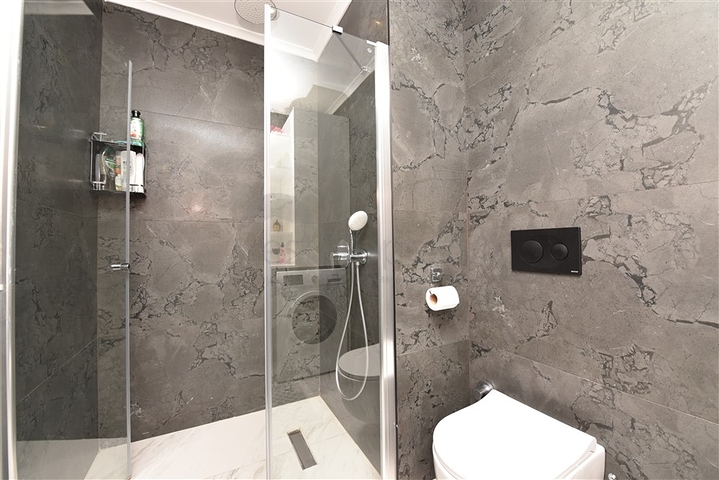 شقة 1+1 مطلة على البحر في مجمع جديد