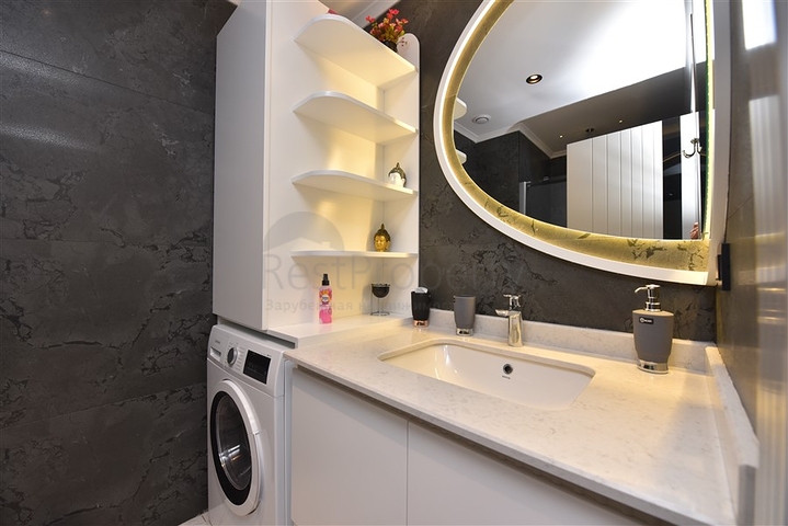 شقة 1+1 مطلة على البحر في مجمع جديد