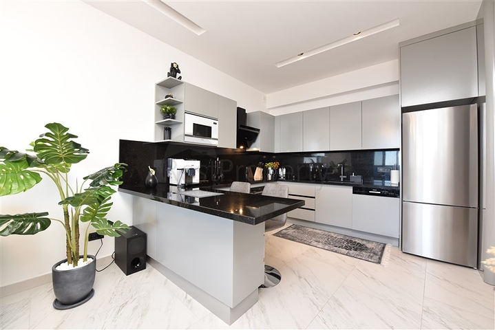 شقة 1+1 مطلة على البحر في مجمع جديد