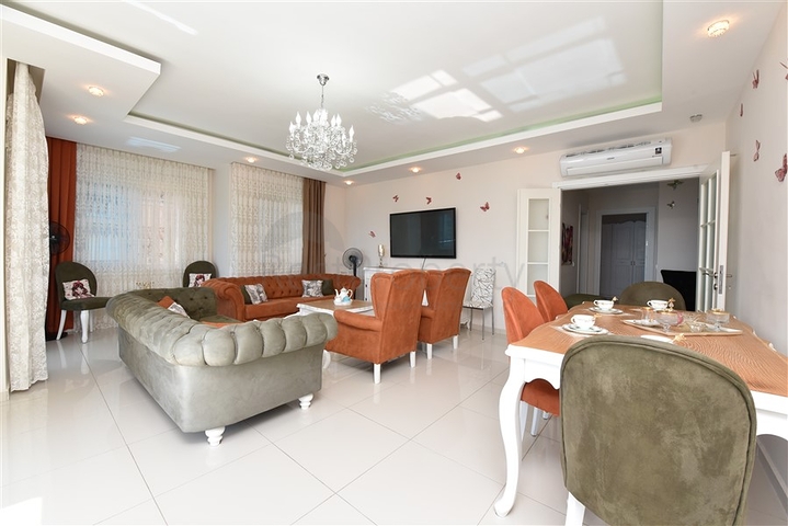 شقة 2+1 مع مطبخ منفصل 125 متر من البحر في منطقة محمودلار