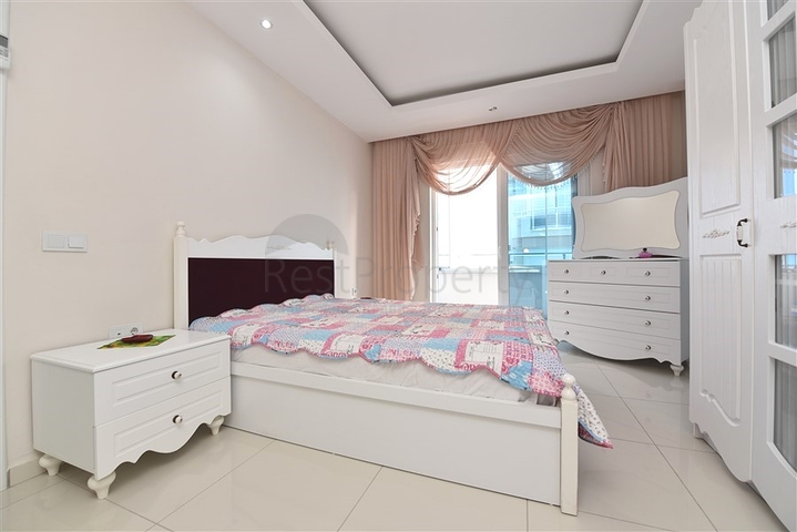 شقة 2+1 مع مطبخ منفصل 125 متر من البحر في منطقة محمودلار