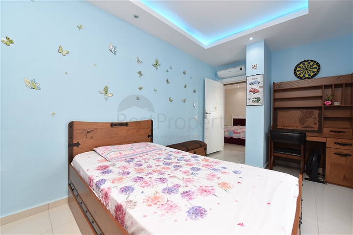 شقة 2+1 مع مطبخ منفصل 125 متر من البحر في منطقة محمودلار