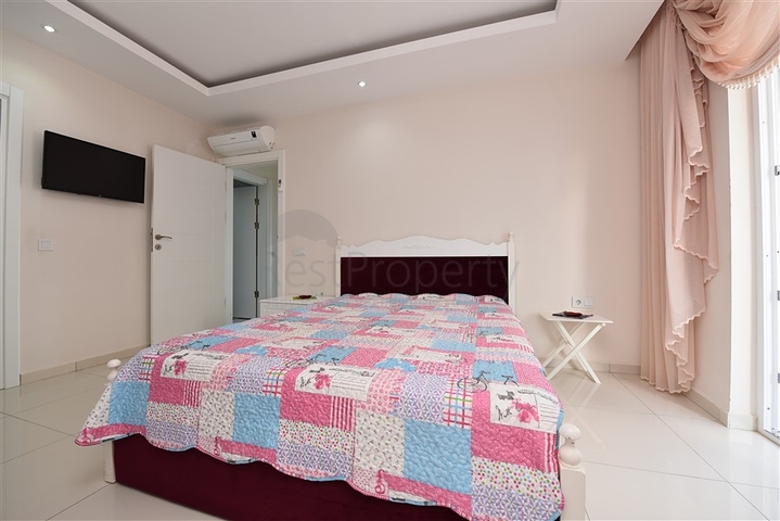 شقة 2+1 مع مطبخ منفصل 125 متر من البحر في منطقة محمودلار