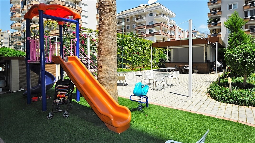 شقة 2+1 مع مطبخ منفصل 125 متر من البحر في منطقة محمودلار