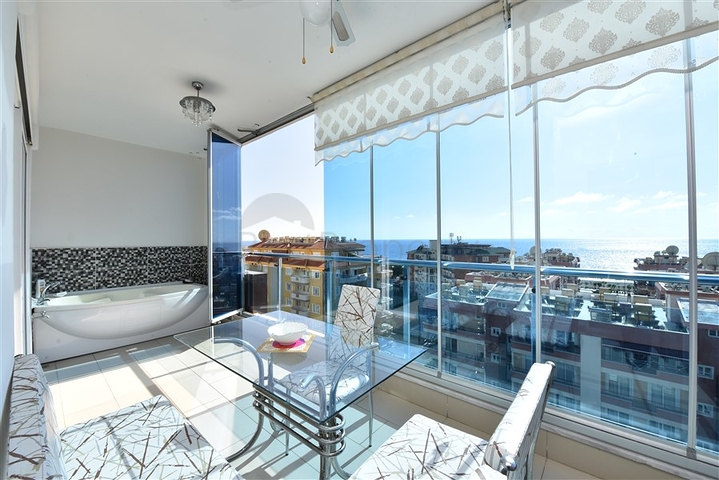 شقة 2+1 مع مطبخ منفصل 125 متر من البحر في منطقة محمودلار