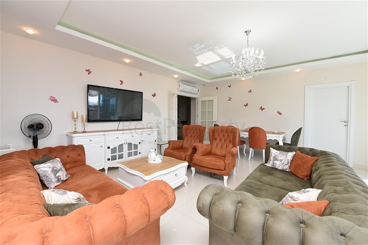 شقة 2+1 مع مطبخ منفصل 125 متر من البحر في منطقة محمودلار