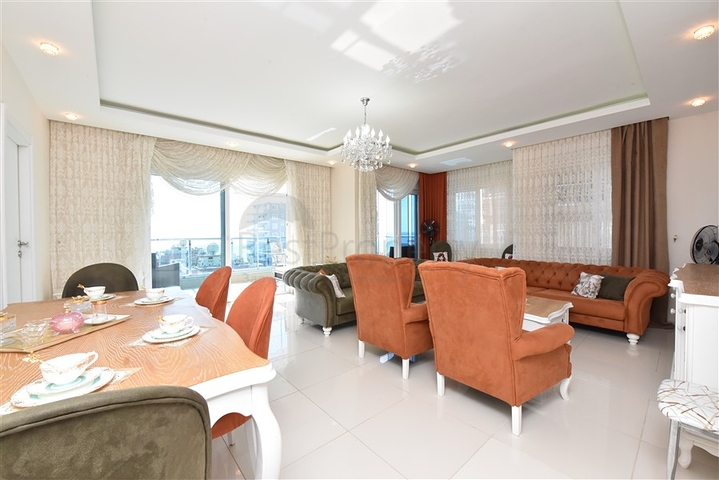 شقة 2+1 مع مطبخ منفصل 125 متر من البحر في منطقة محمودلار