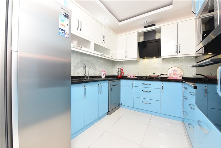 شقة 2+1 مع مطبخ منفصل 125 متر من البحر في منطقة محمودلار