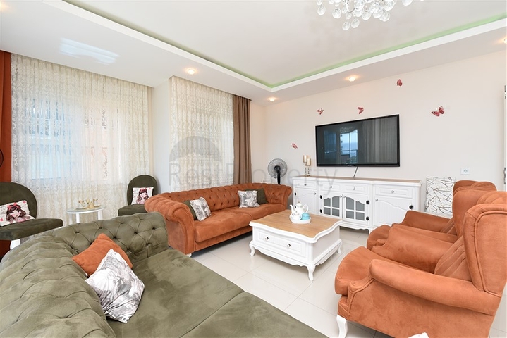 شقة 2+1 مع مطبخ منفصل 125 متر من البحر في منطقة محمودلار