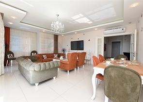 شقة 2+1 مع مطبخ منفصل 125 متر من البحر في منطقة محمودلار