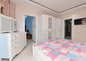 شقة 2+1 مع مطبخ منفصل 125 متر من البحر في منطقة محمودلار