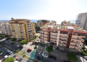 شقة 2+1 مع مطبخ منفصل 125 متر من البحر في منطقة محمودلار