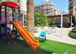 شقة 2+1 مع مطبخ منفصل 125 متر من البحر في منطقة محمودلار