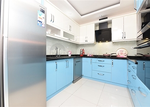 شقة 2+1 مع مطبخ منفصل 125 متر من البحر في منطقة محمودلار