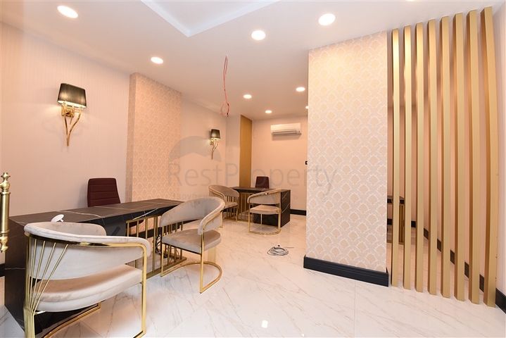 المباني التجارية في وسط محمودلار