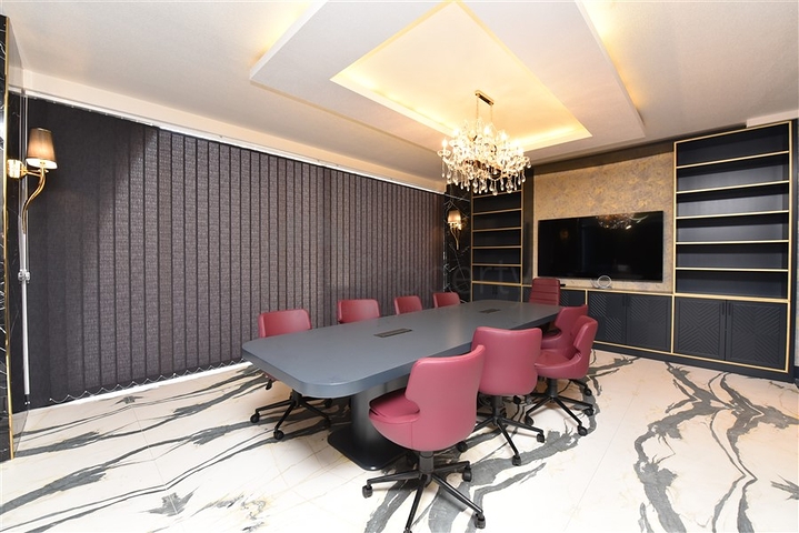 المباني التجارية في وسط محمودلار