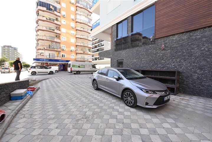 المباني التجارية في وسط محمودلار