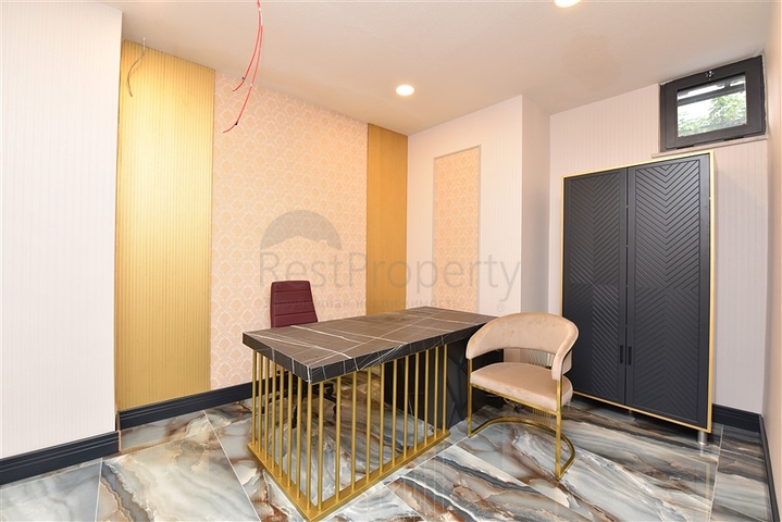 المباني التجارية في وسط محمودلار