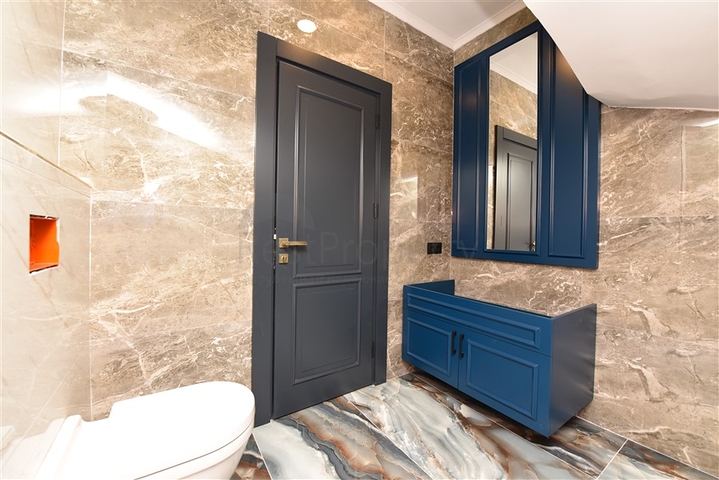 المباني التجارية في وسط محمودلار