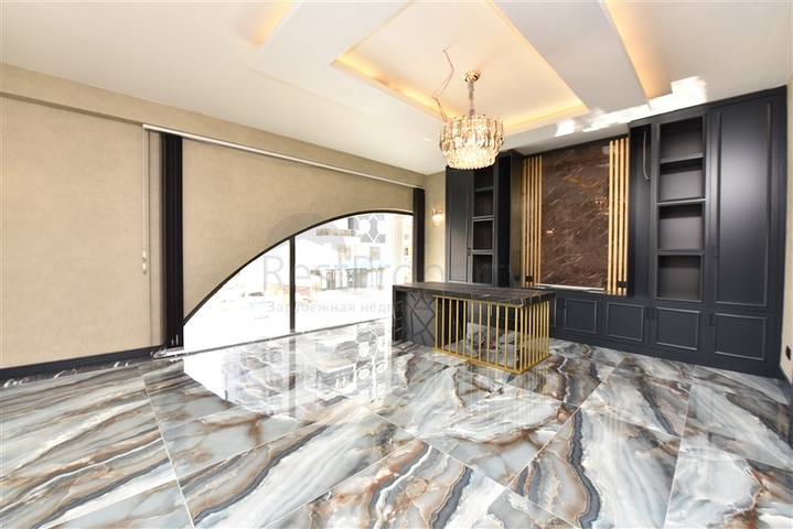 المباني التجارية في وسط محمودلار